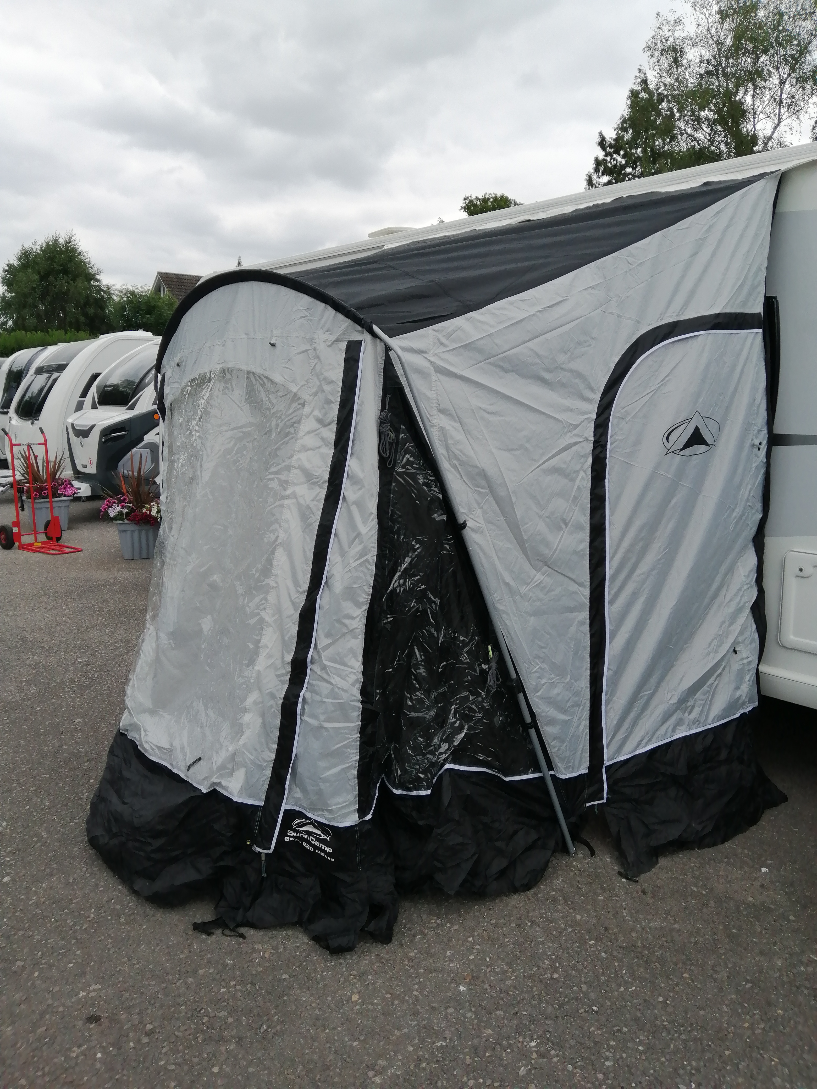 Sunncamp Swift 220 Deluxe SC Sunncamp Swift 220 Deluxe SC