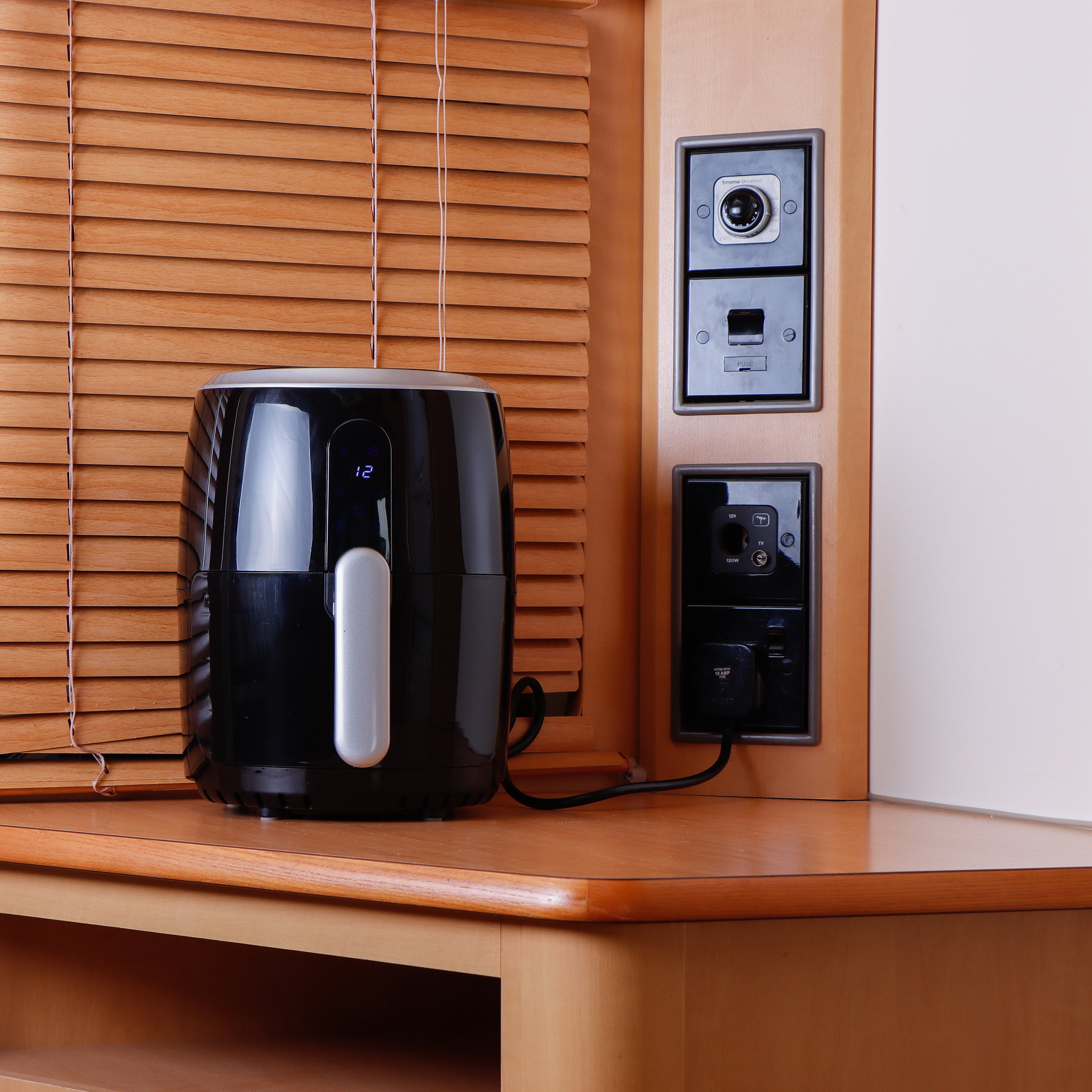 Streetwize 1.7L Air Fryer With Digital Display Streetwize 1.7L Air Fryer With Digital Display