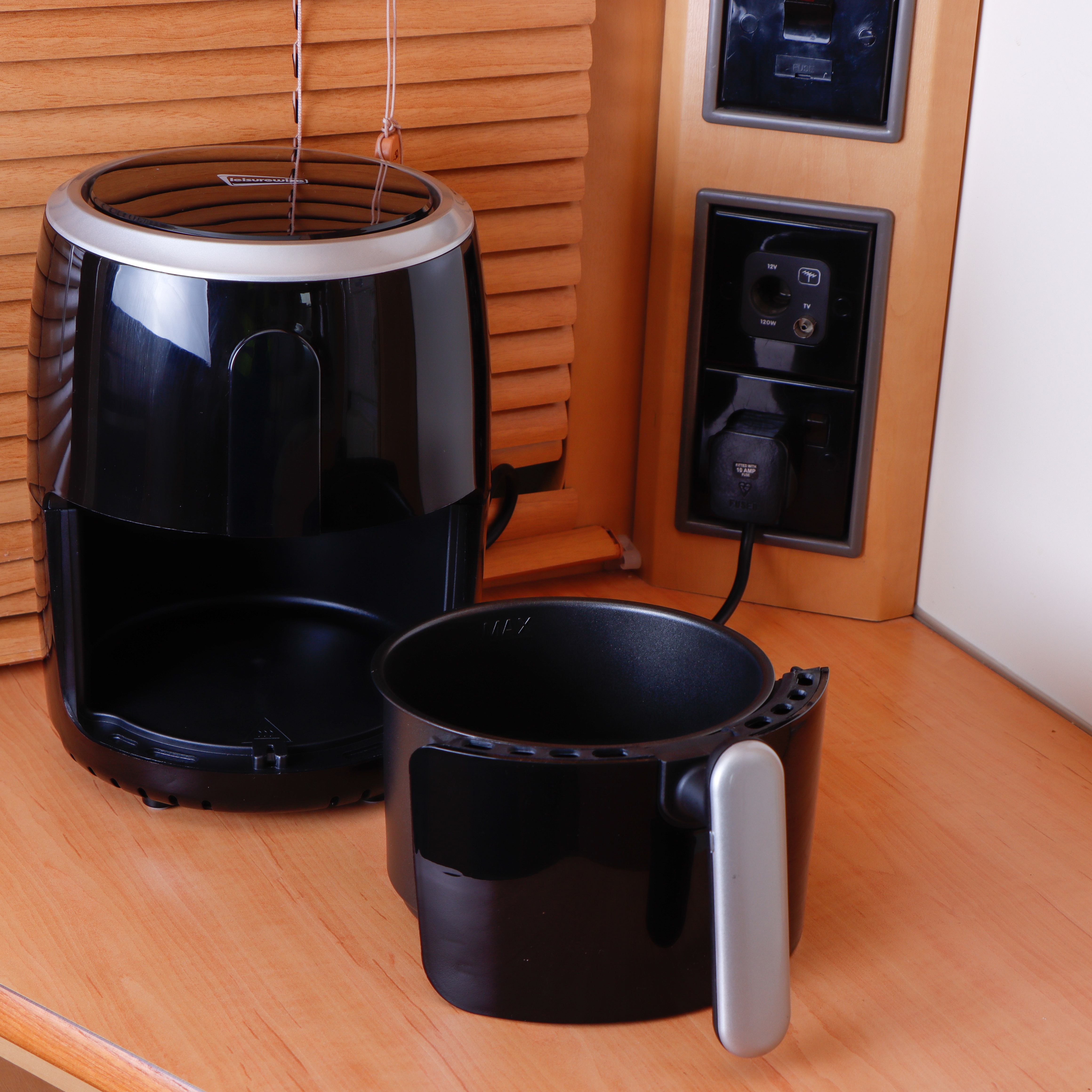 Streetwize 1.7L Air Fryer With Digital Display Streetwize 1.7L Air Fryer With Digital Display